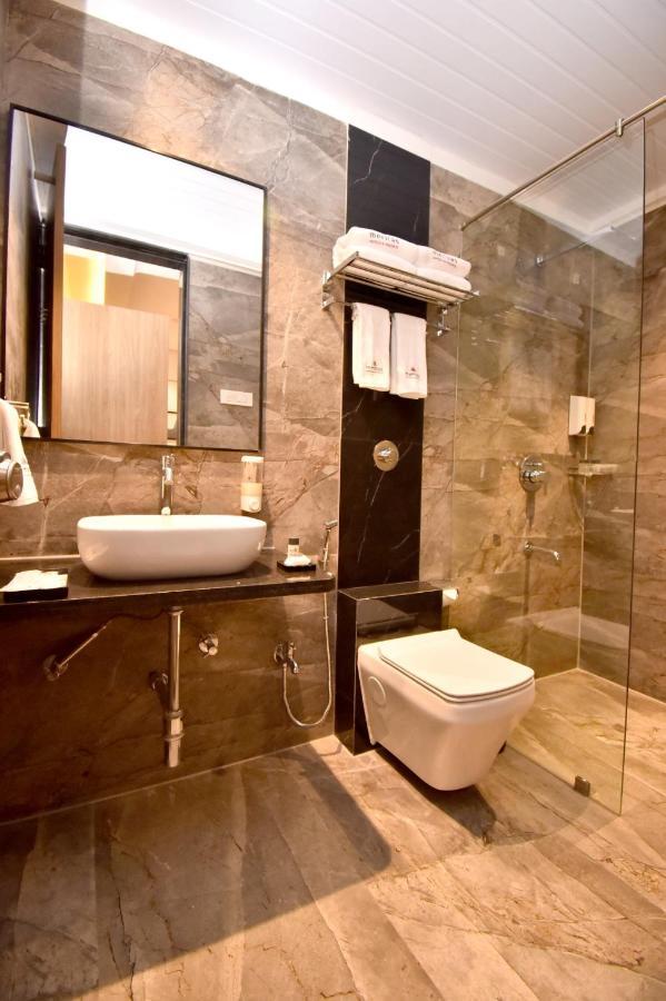 Meritas Aura Resort Lonavala Εξωτερικό φωτογραφία